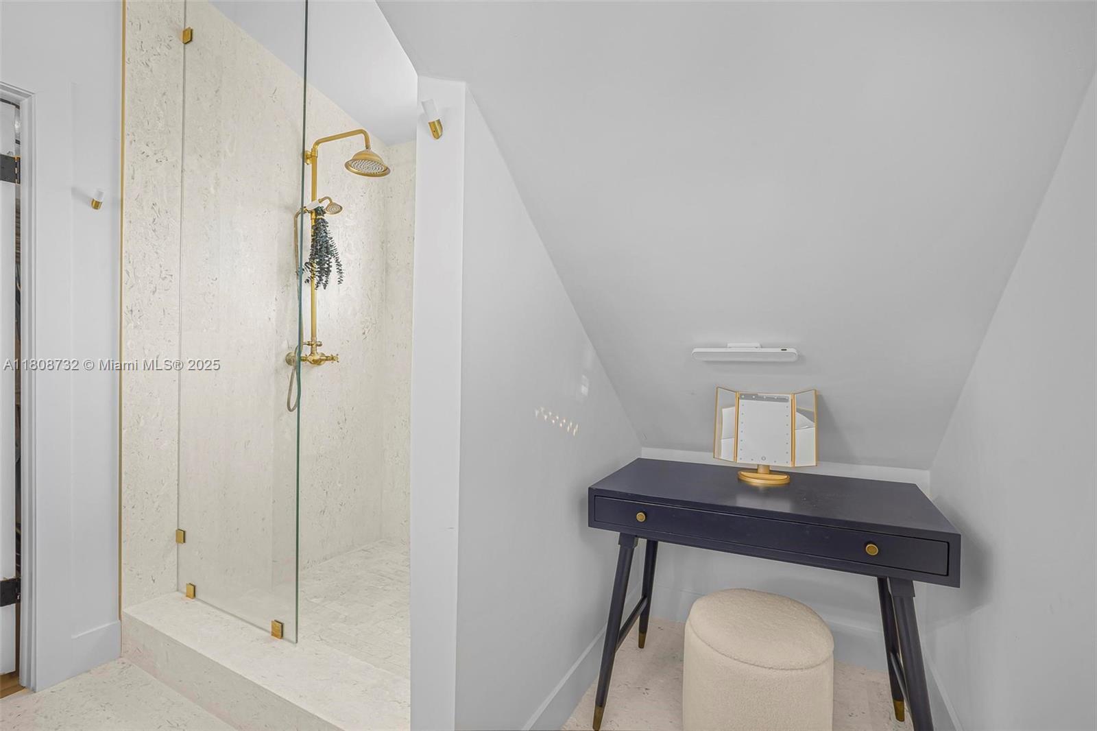 41 Mutiny Place Key Largo, FL 33037 - Photo 34 of 69 a bathroom with a toilet a sink and mirror