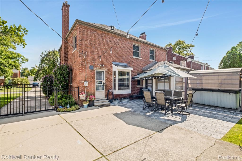 1585 Fairholme Road Grosse Pointe Woods, MI 48236 - Photo 26 of 28