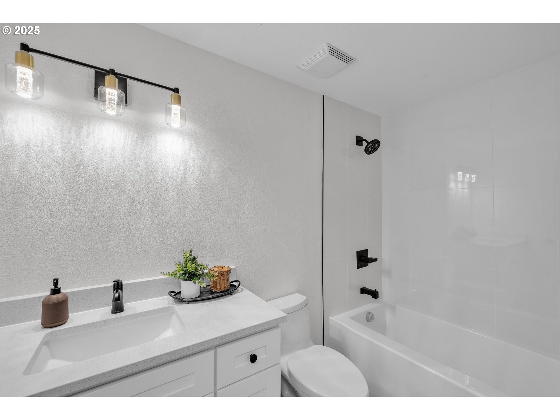 37465 Dubarko Road Sandy, OR 97055 - Photo 15 of 32 Bathroom