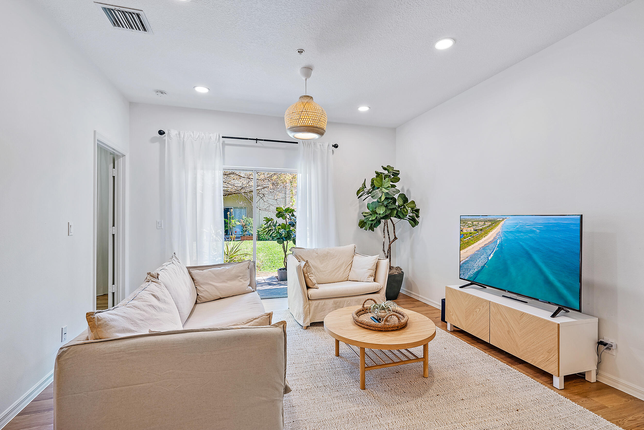 114 Lighthouse Circle, Unit I Tequesta, FL 33469 - Photo 9 of 23 Living Room