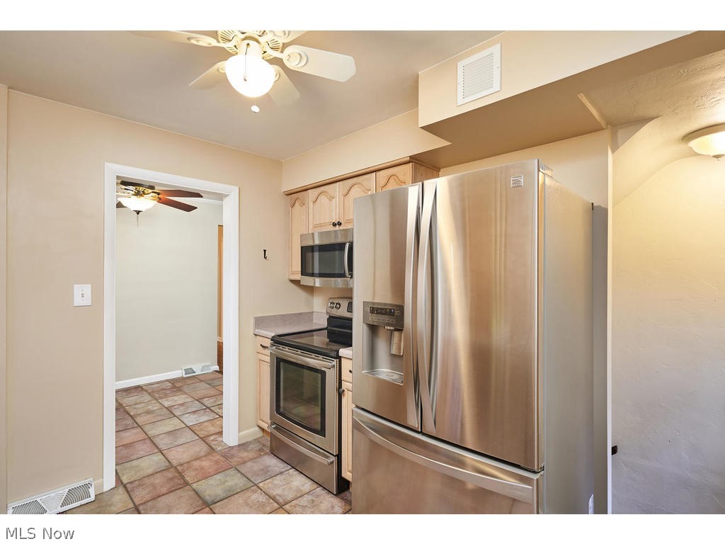 16474 Webster Road Cleveland, OH 44130 - Photo 3 of 21 Gallery Image 3
