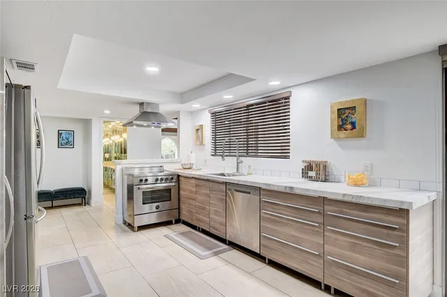 $4,995 | 945 Vegas Valley Drive, Las Vegas, NV 89109