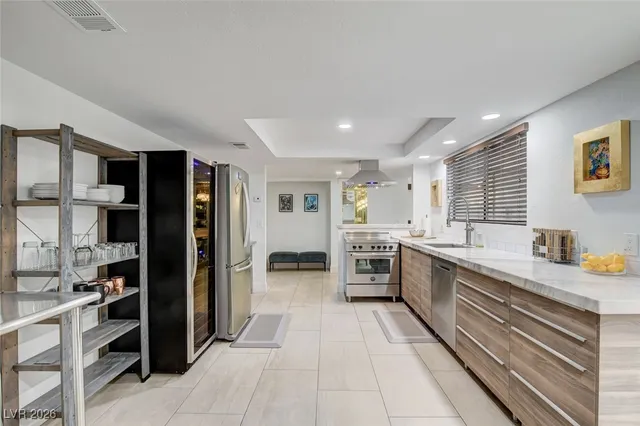 $4,995 | 945 Vegas Valley Drive, Las Vegas, NV 89109