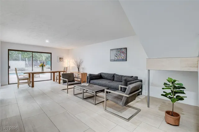 $4,995 | 945 Vegas Valley Drive, Las Vegas, NV 89109