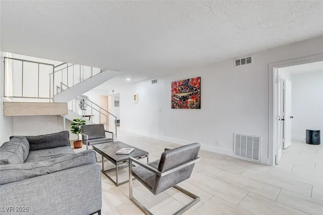 $4,995 | 945 Vegas Valley Drive, Las Vegas, NV 89109