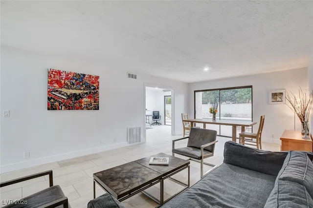 $4,995 | 945 Vegas Valley Drive, Las Vegas, NV 89109