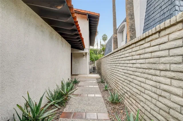 $4,995 | 945 Vegas Valley Drive, Las Vegas, NV 89109