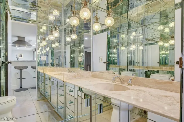 $4,995 | 945 Vegas Valley Drive, Las Vegas, NV 89109