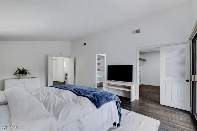 $4,995 | 945 Vegas Valley Drive, Las Vegas, NV 89109