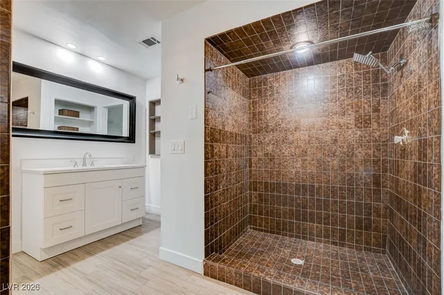 $4,995 | 945 Vegas Valley Drive, Las Vegas, NV 89109