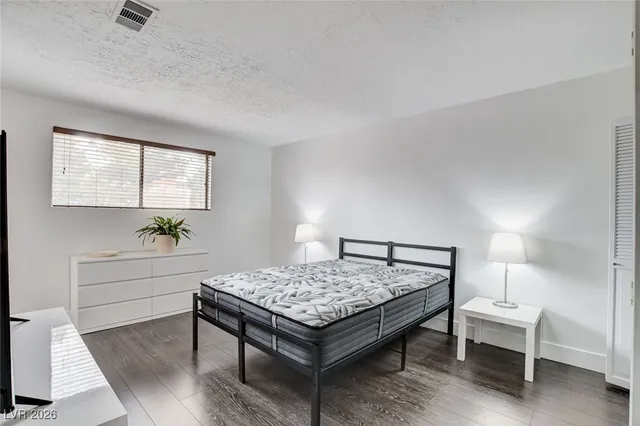 $4,995 | 945 Vegas Valley Drive, Las Vegas, NV 89109