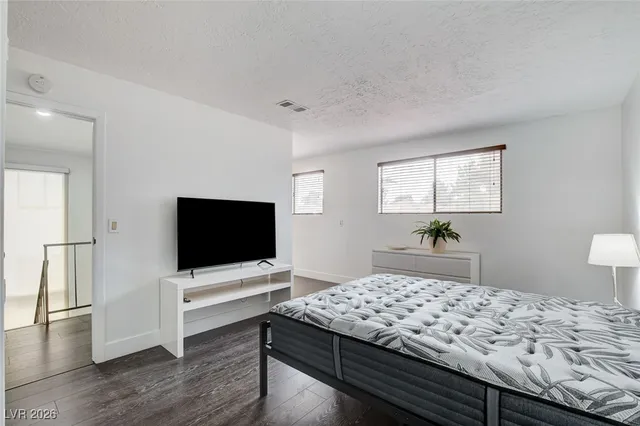 $4,995 | 945 Vegas Valley Drive, Las Vegas, NV 89109