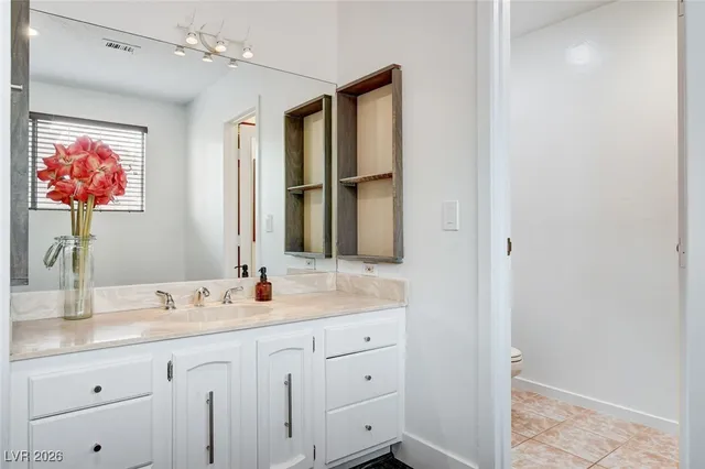 $4,995 | 945 Vegas Valley Drive, Las Vegas, NV 89109