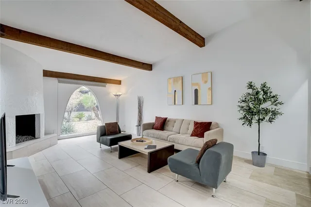 $4,995 | 945 Vegas Valley Drive, Las Vegas, NV 89109