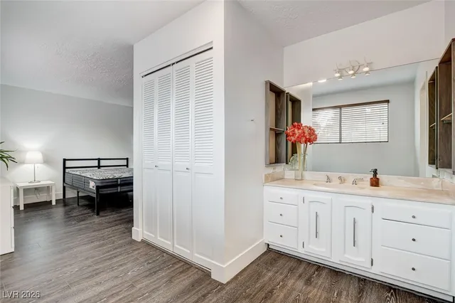 $4,995 | 945 Vegas Valley Drive, Las Vegas, NV 89109