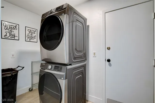 $4,995 | 945 Vegas Valley Drive, Las Vegas, NV 89109