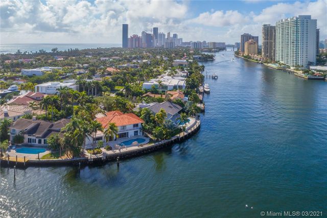 $4,825,000 | 447 Centre Island, Golden Beach, FL 33160