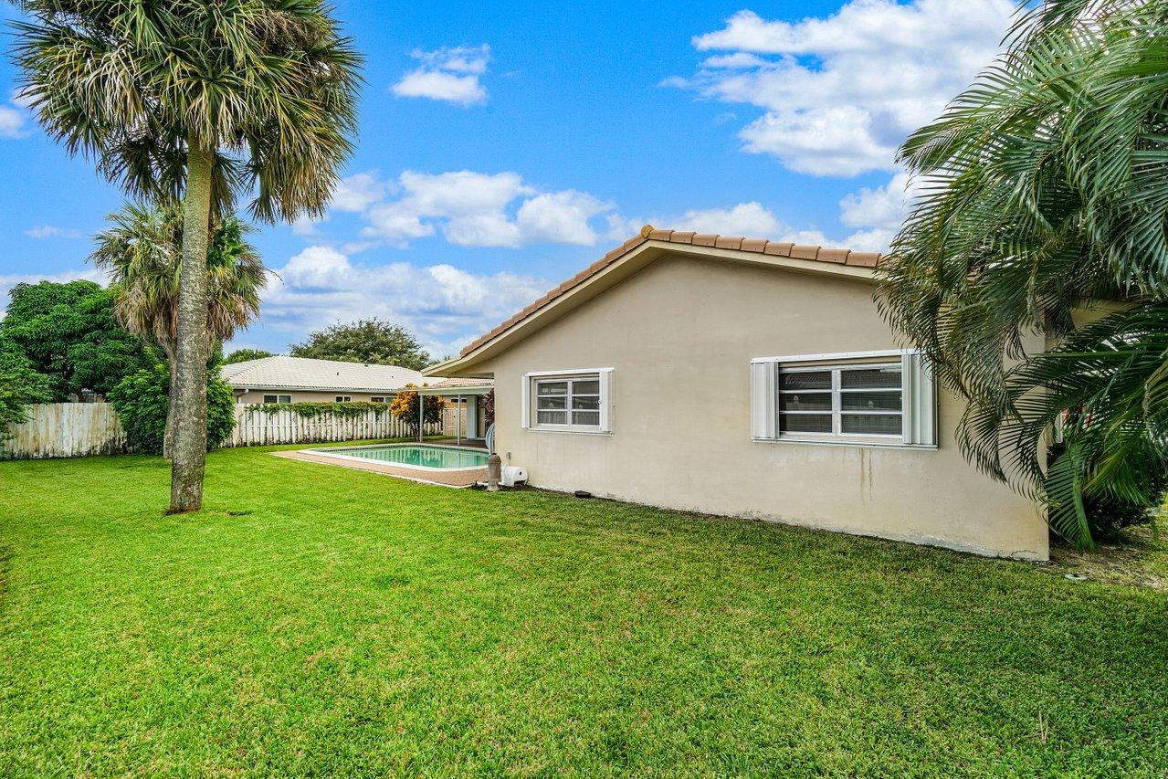 1377 Southwest 12th Street Boca Raton, FL 33486 - Photo 20 of 26 Great Play space