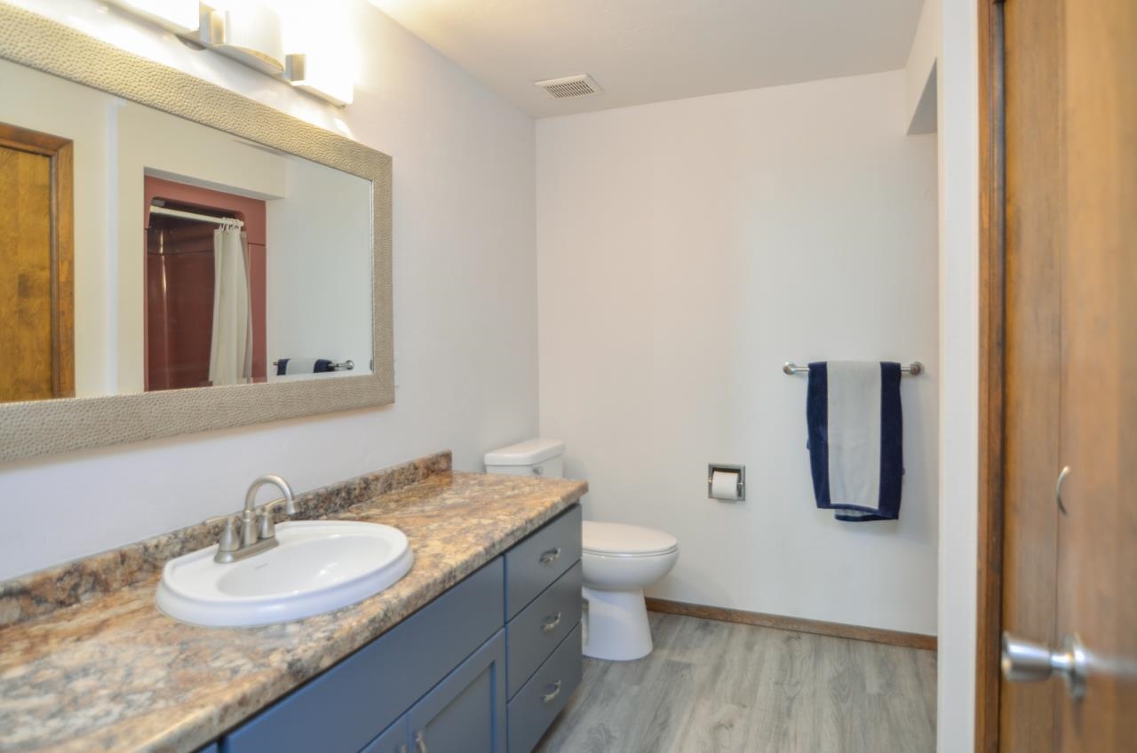 916 Square Terrace Green Bay, WI 54313 - Photo 16 of 40