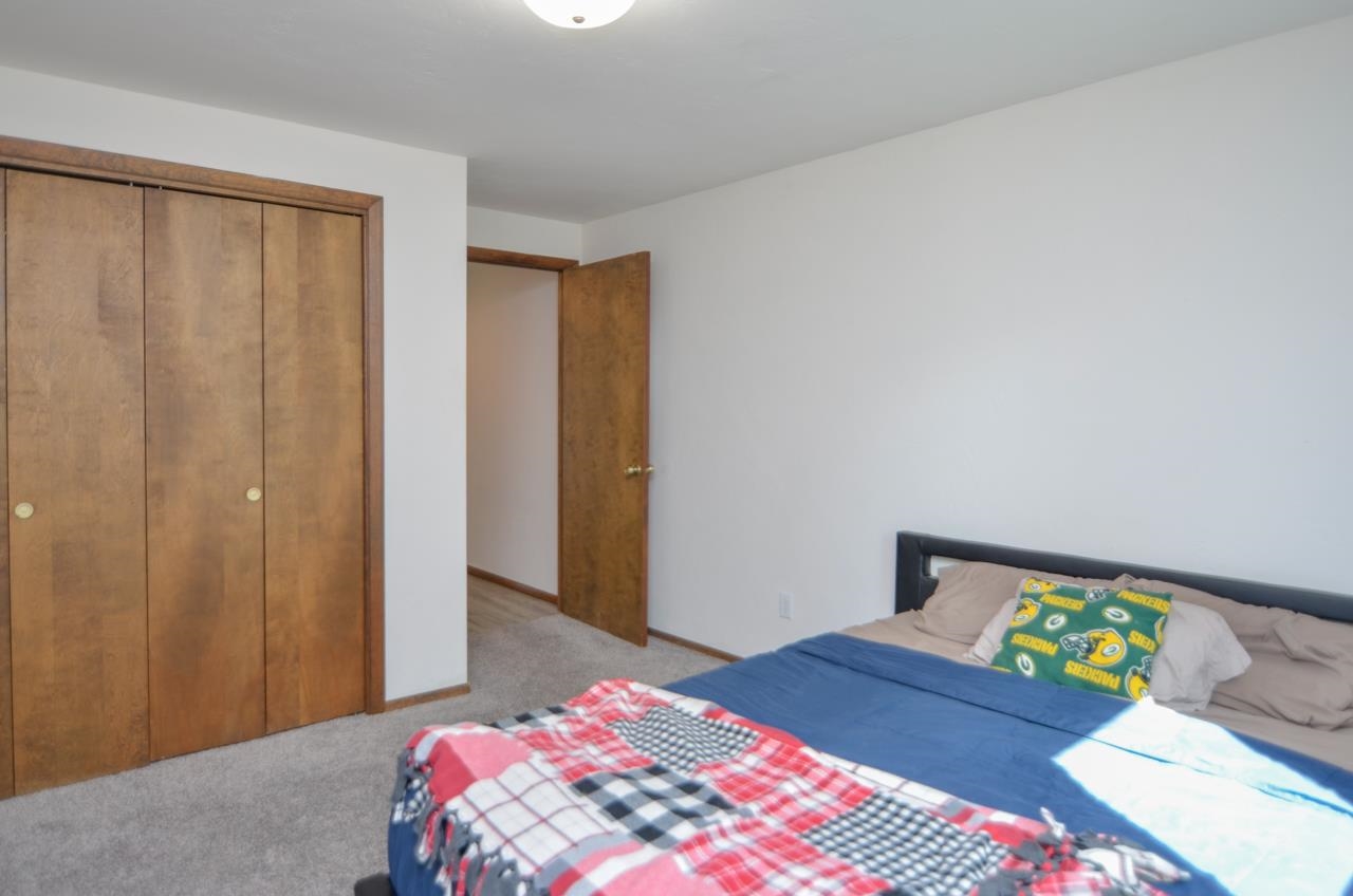 916 Square Terrace Green Bay, WI 54313 - Photo 18 of 40