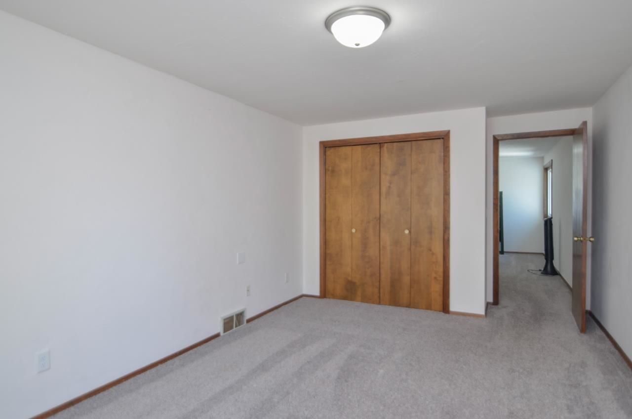 916 Square Terrace Green Bay, WI 54313 - Photo 26 of 40