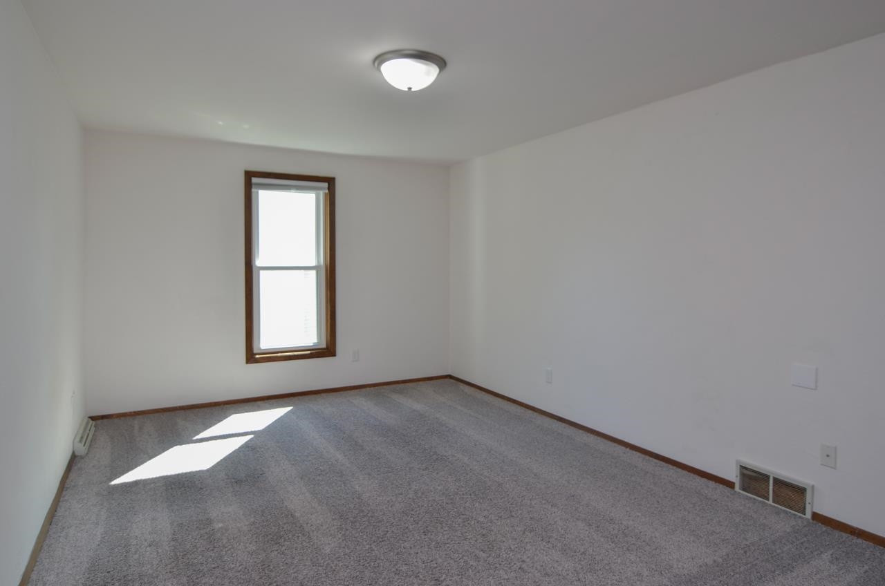 916 Square Terrace Green Bay, WI 54313 - Photo 27 of 40