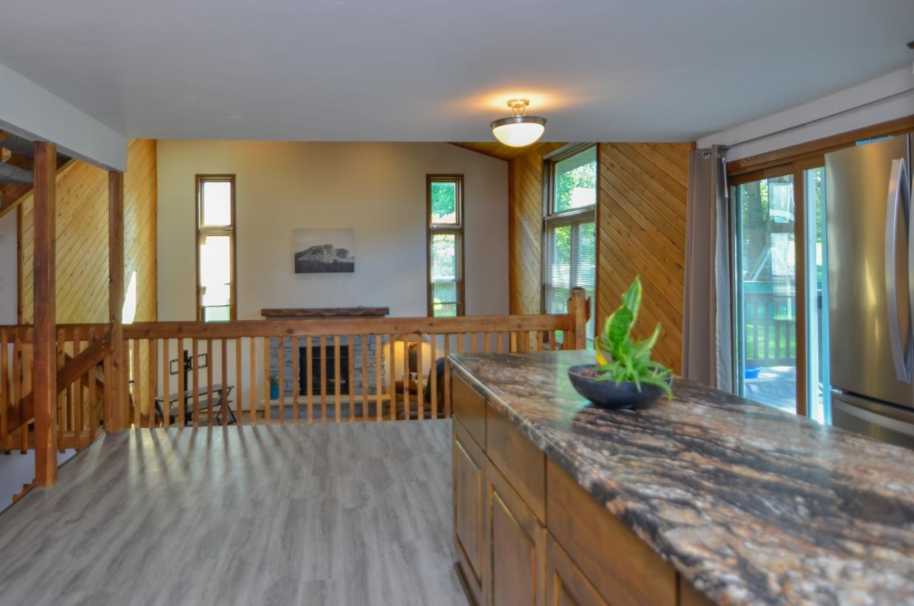 916 Square Terrace Green Bay, WI 54313 - Photo 6 of 40