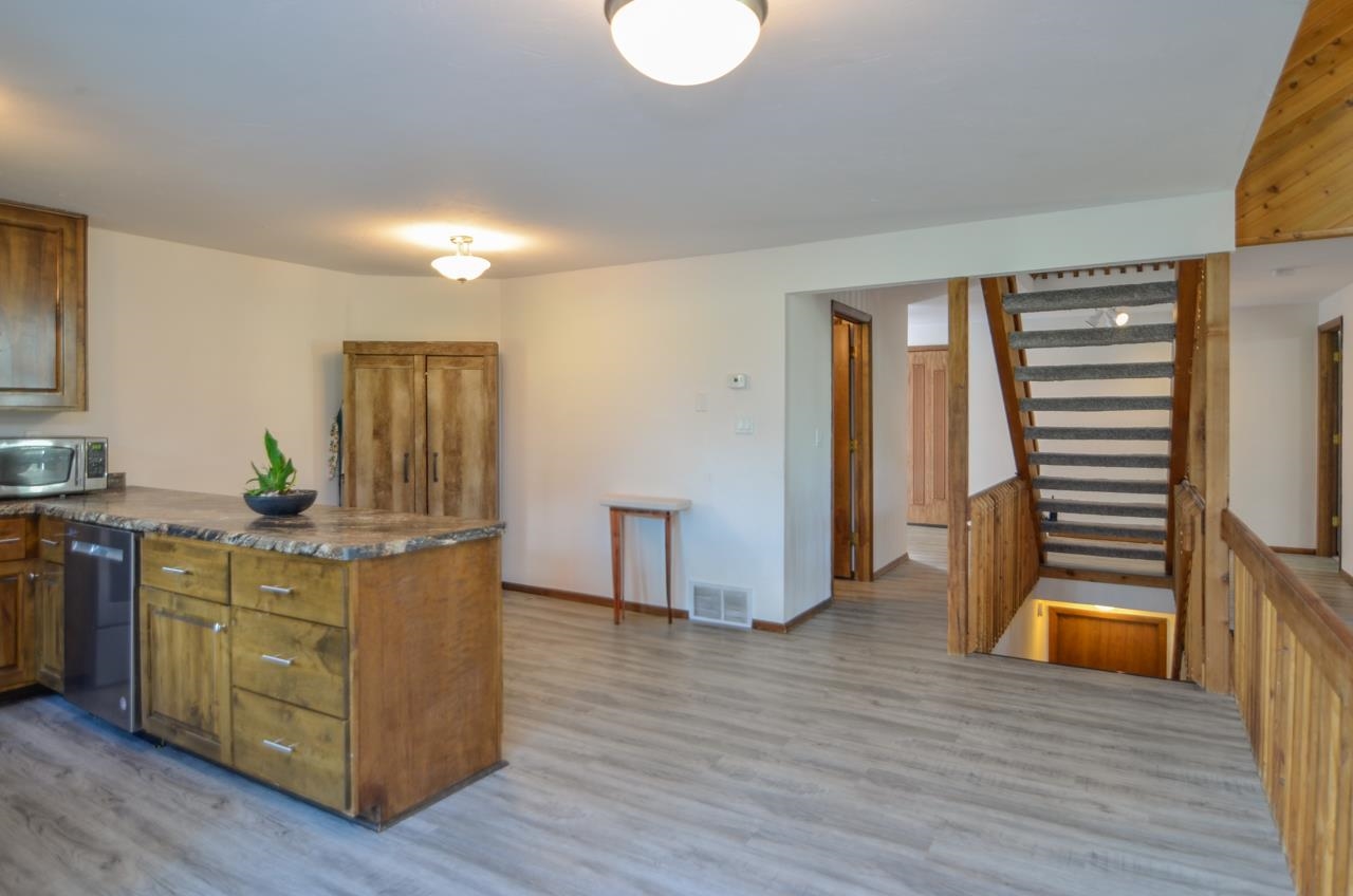 916 Square Terrace Green Bay, WI 54313 - Photo 7 of 40