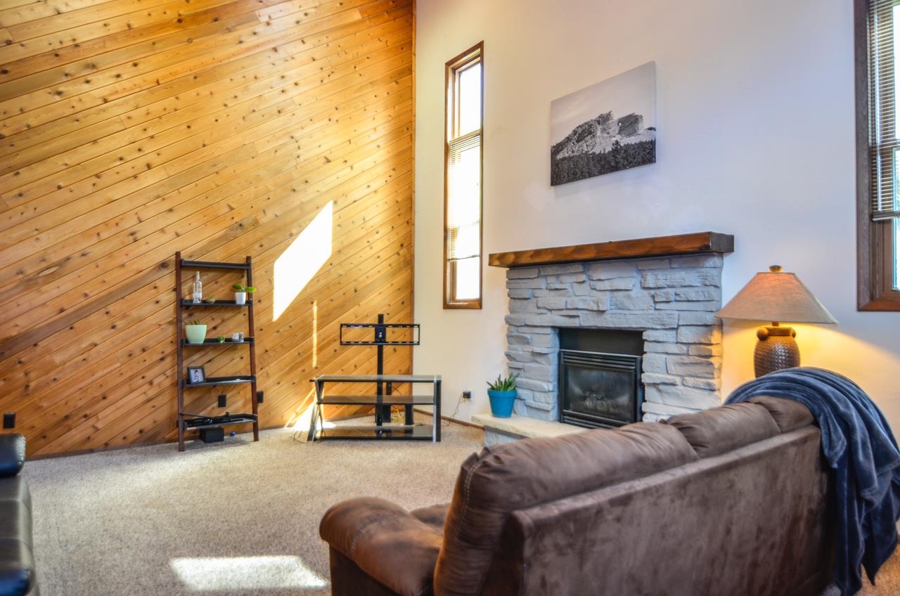 916 Square Terrace Green Bay, WI 54313 - Photo 8 of 40