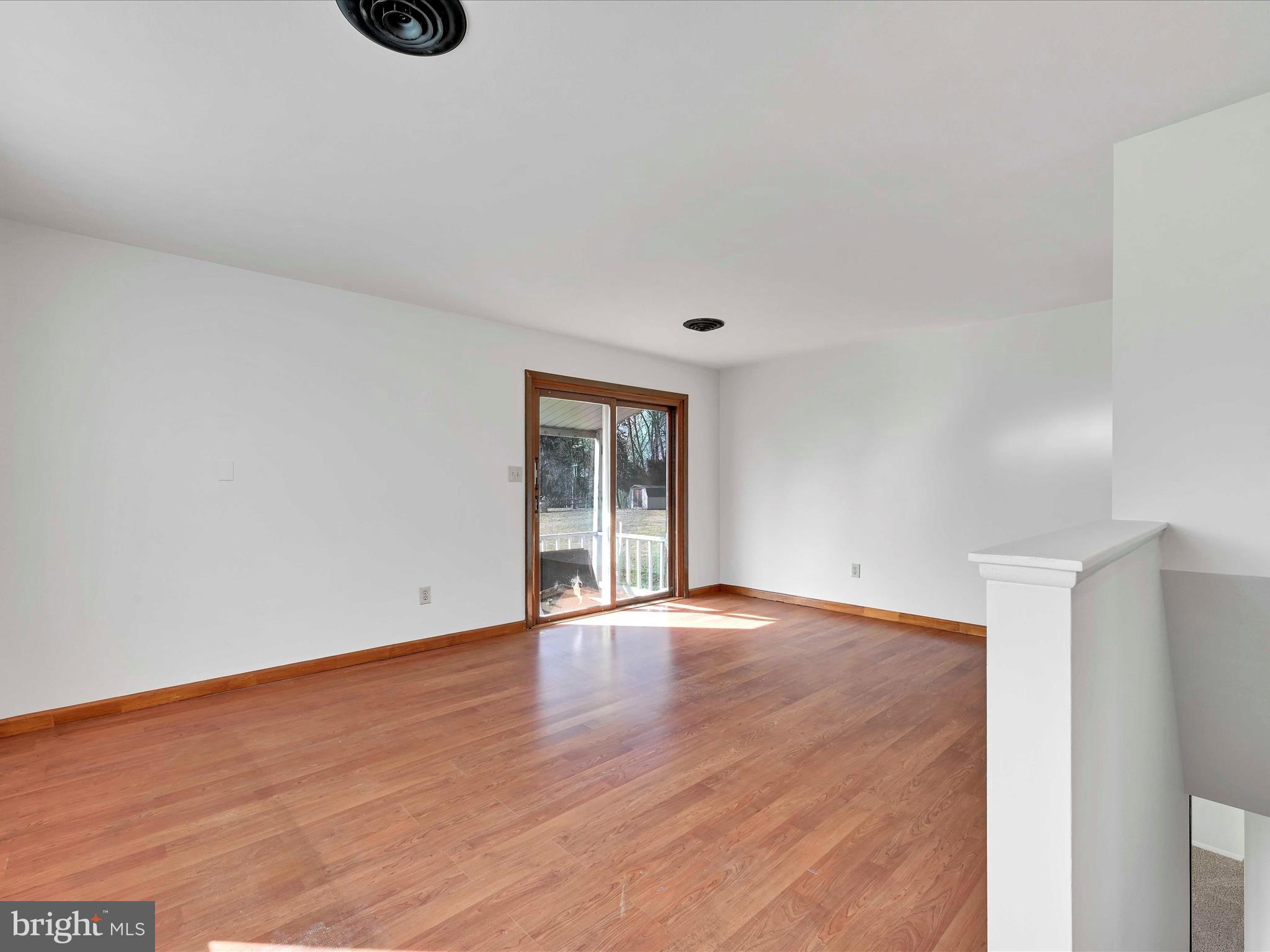 515 Aberdeen Road Elizabethtown, PA 17022 - Photo 5 of 24 Living Room