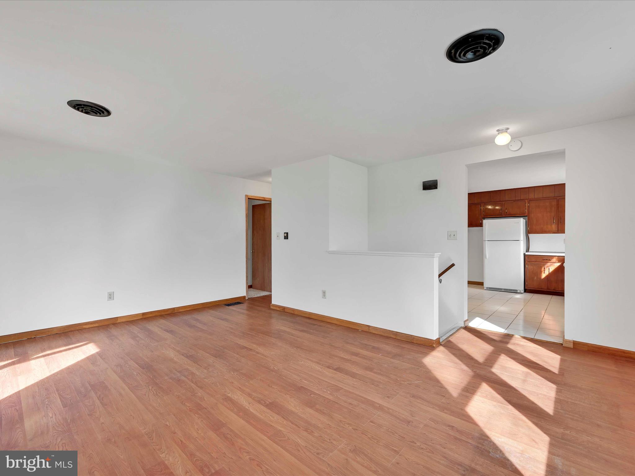 515 Aberdeen Road Elizabethtown, PA 17022 - Photo 6 of 24 Living Room