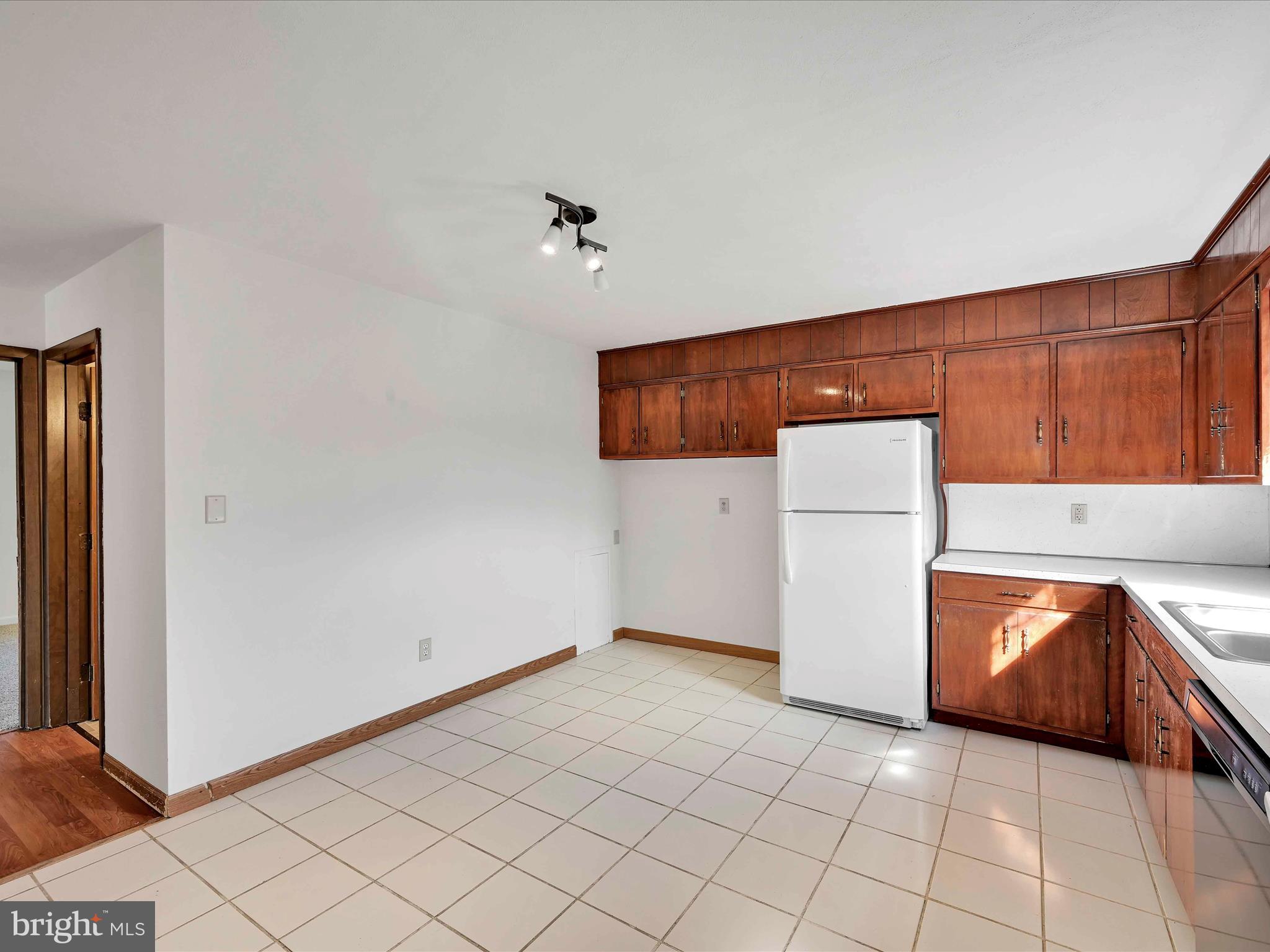 515 Aberdeen Road Elizabethtown, PA 17022 - Photo 10 of 24 Kitchen