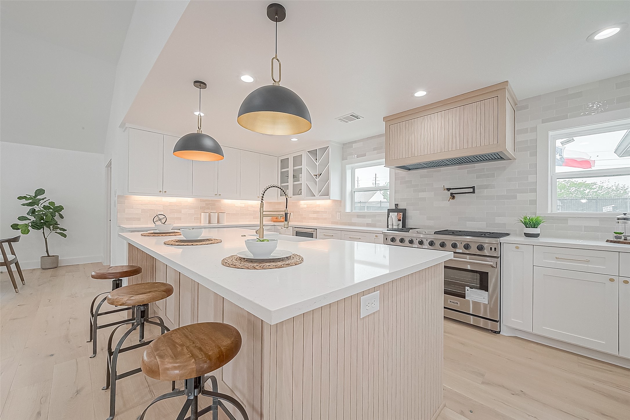 6254 Locke Lane Houston, TX 77057 - Photo 16 of 44