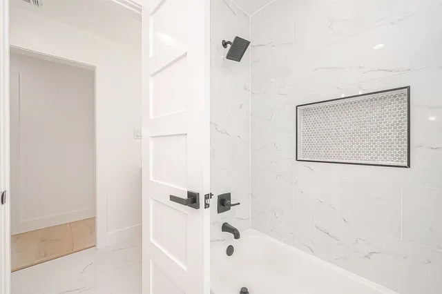 $5,500 | 6254 Locke Lane, Houston, TX 77057