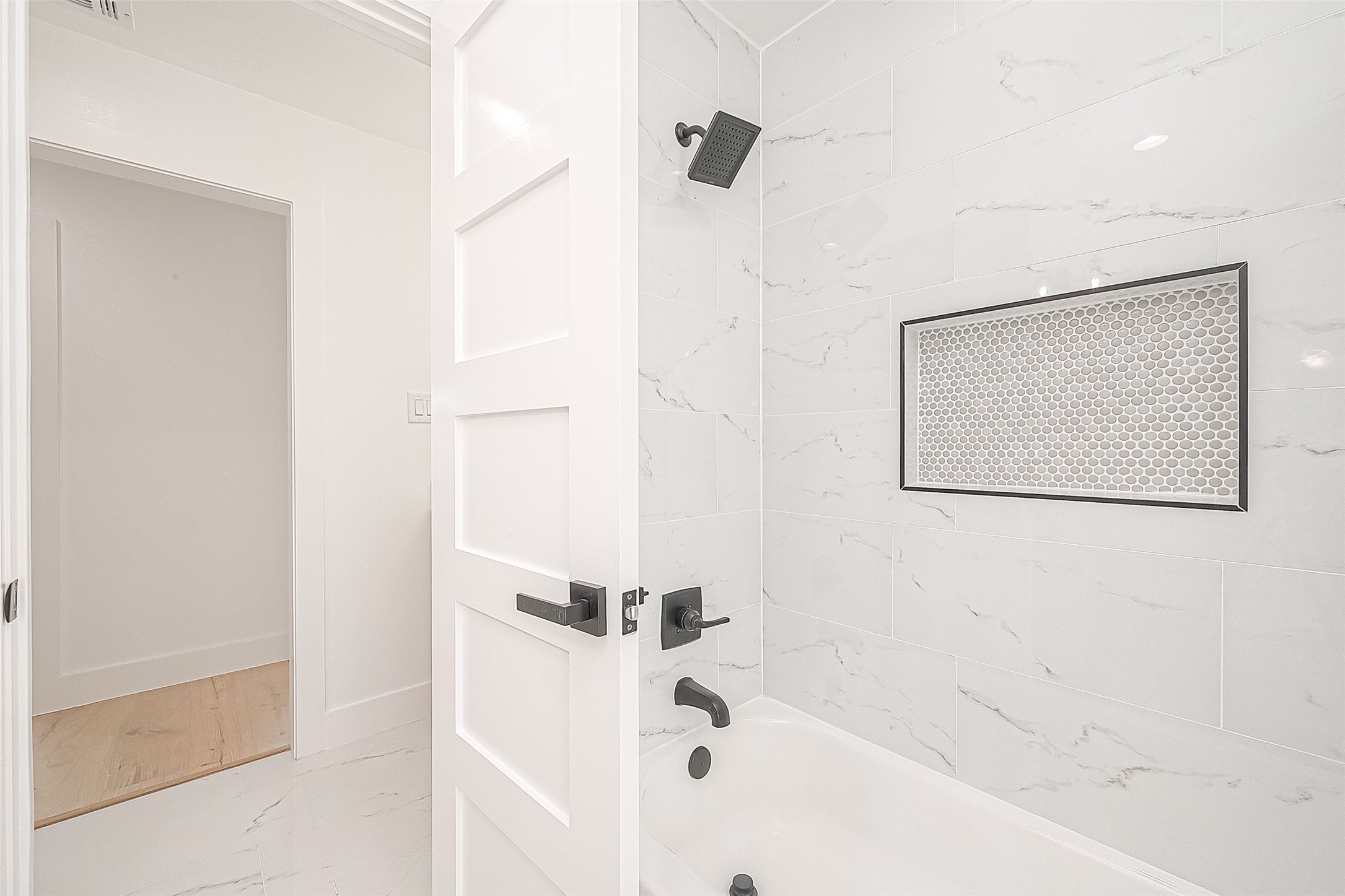 6254 Locke Lane Houston, TX 77057 - Photo 30 of 44 a bathroom with a bathtub