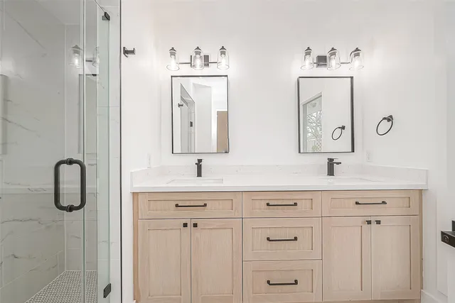 $5,500 | 6254 Locke Lane, Houston, TX 77057