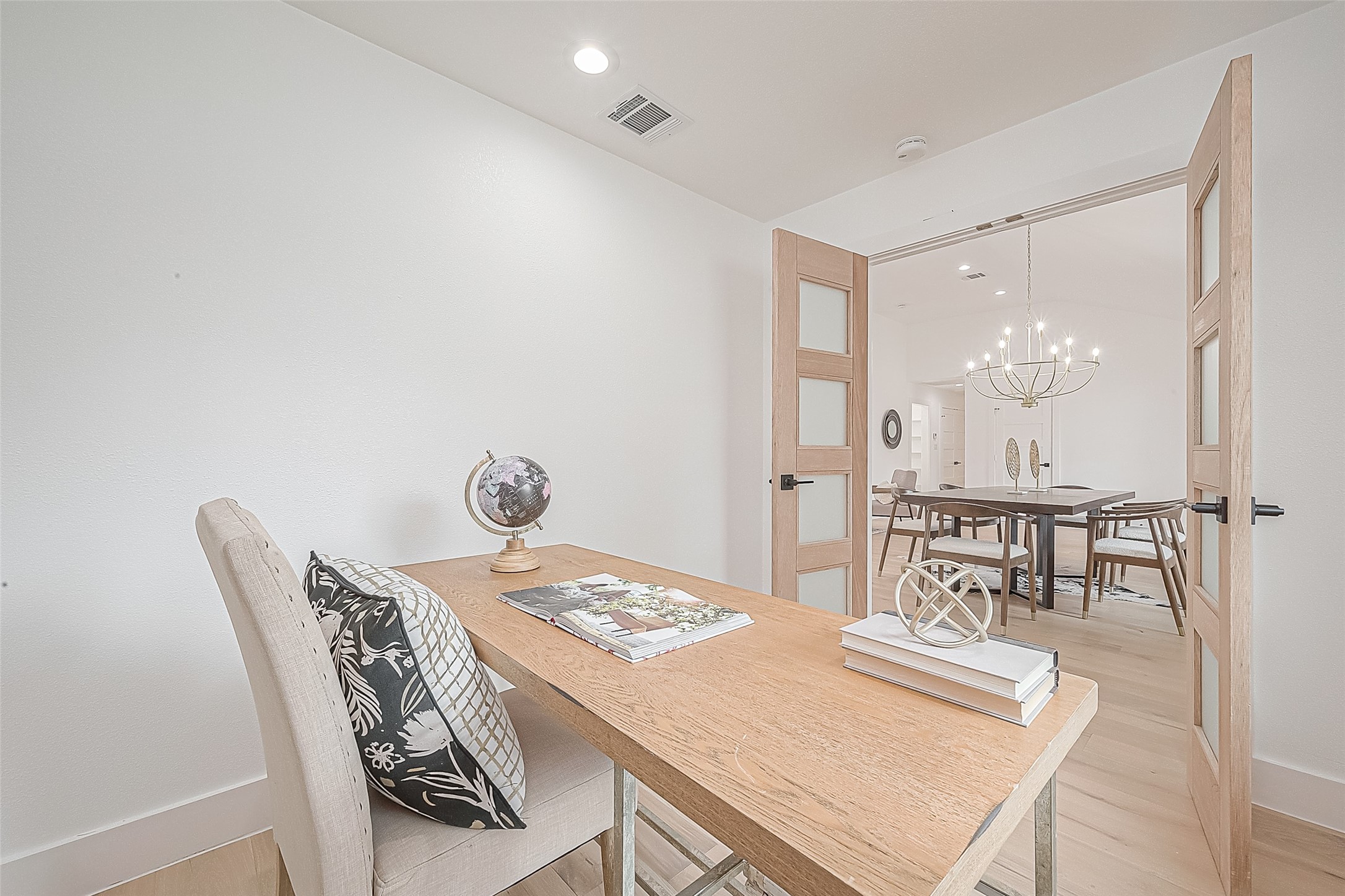 6254 Locke Lane Houston, TX 77057 - Photo 4 of 44 a view of a dining room with furniture
