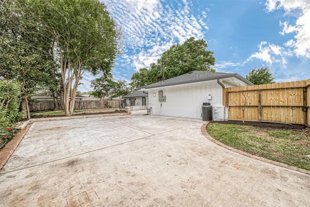 $5,500 | 6254 Locke Lane, Houston, TX 77057
