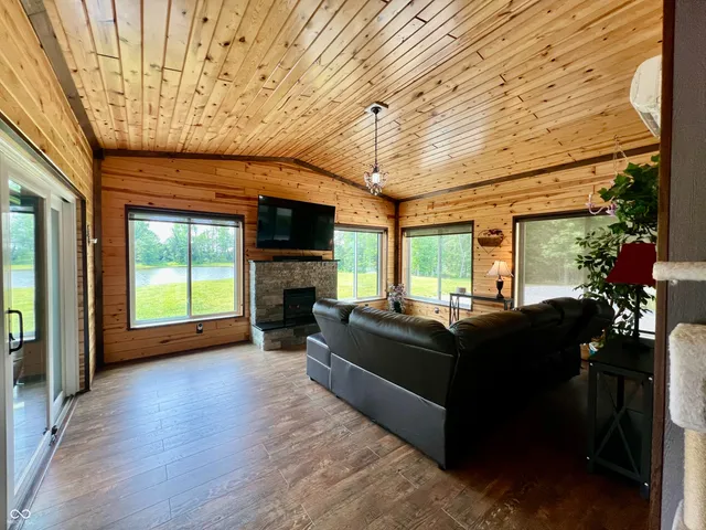 $999,000 | 9750 North County Road 700 West, Elizabethtown, IN 47232