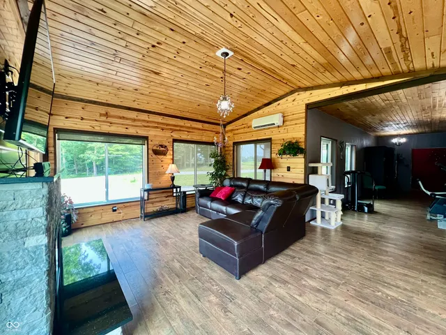 $999,000 | 9750 North County Road 700 West, Elizabethtown, IN 47232