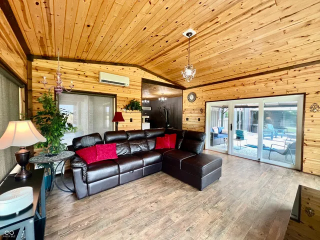 $999,000 | 9750 North County Road 700 West, Elizabethtown, IN 47232