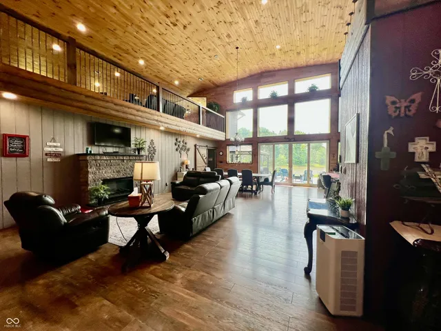 $999,000 | 9750 North County Road 700 West, Elizabethtown, IN 47232