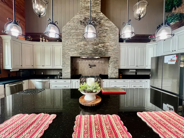 $999,000 | 9750 North County Road 700 West, Elizabethtown, IN 47232