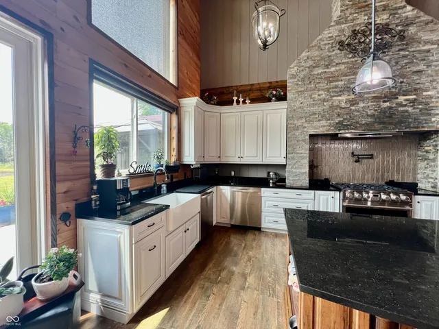 $999,000 | 9750 North County Road 700 West, Elizabethtown, IN 47232