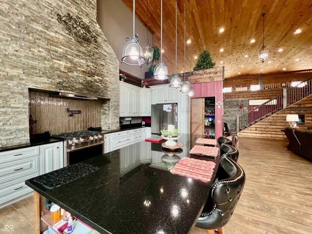 $999,000 | 9750 North County Road 700 West, Elizabethtown, IN 47232