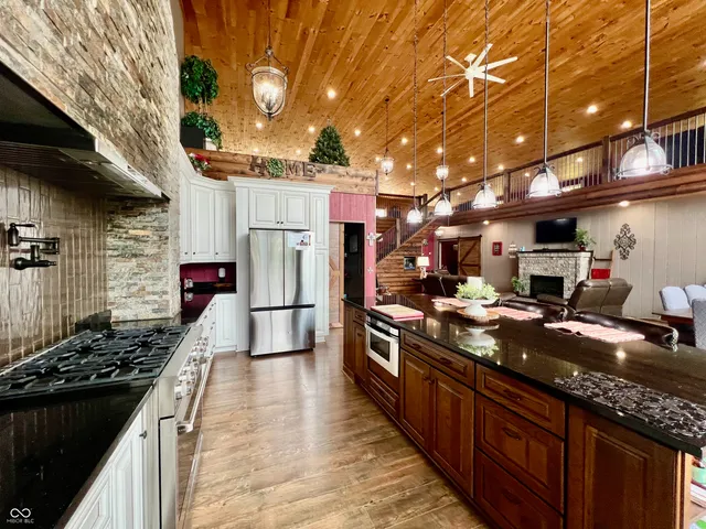 $999,000 | 9750 North County Road 700 West, Elizabethtown, IN 47232