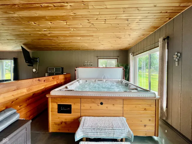 $999,000 | 9750 North County Road 700 West, Elizabethtown, IN 47232