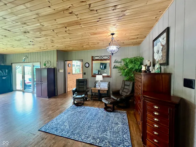 $999,000 | 9750 North County Road 700 West, Elizabethtown, IN 47232