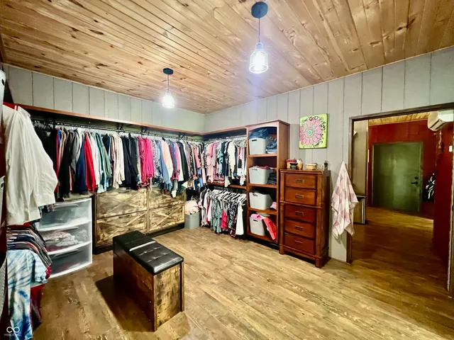 $999,000 | 9750 North County Road 700 West, Elizabethtown, IN 47232