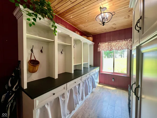 $999,000 | 9750 North County Road 700 West, Elizabethtown, IN 47232